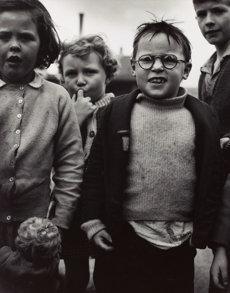 Joseph McKenzie, Gorbals Children, Glasgow, 1964 - 1965 © The Joseph McKenzie Archive.