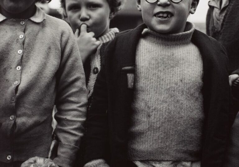 Joseph McKenzie, Gorbals Children, Glasgow, 1964 - 1965 © The Joseph McKenzie Archive.